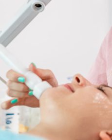 beautician-therapist-applying-face-treatment-in-be-2025-02-11-14-58-57-utc-min beautician-therapist-applying-face-treatment-in-be-2025-02-11-14-58-57-utc-min